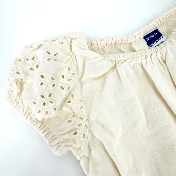 Jessica Simpson Ribbed Flare Pants & Old Navy Eyelet Smocked Top Outfit 18 Month - Picture 4 of 8